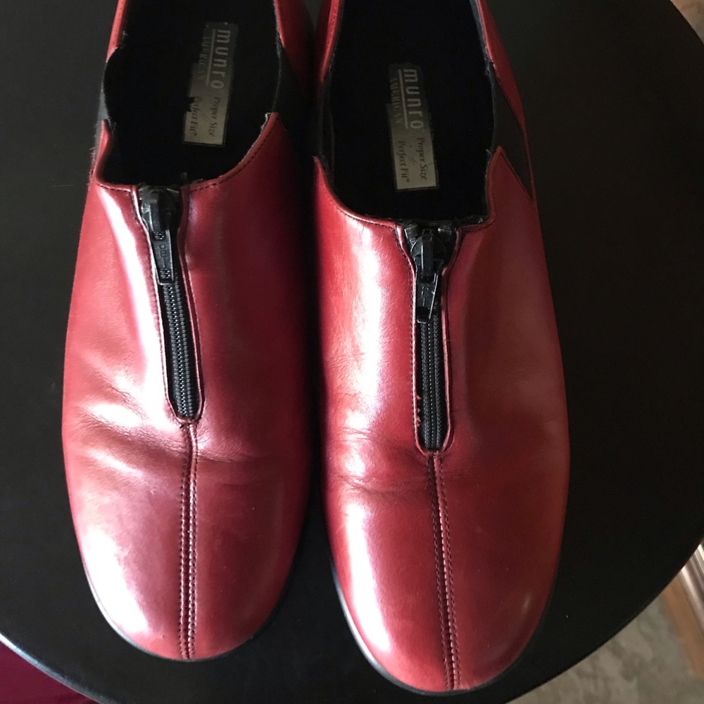 Munro Red Slip On Shoes 9.5 GUC